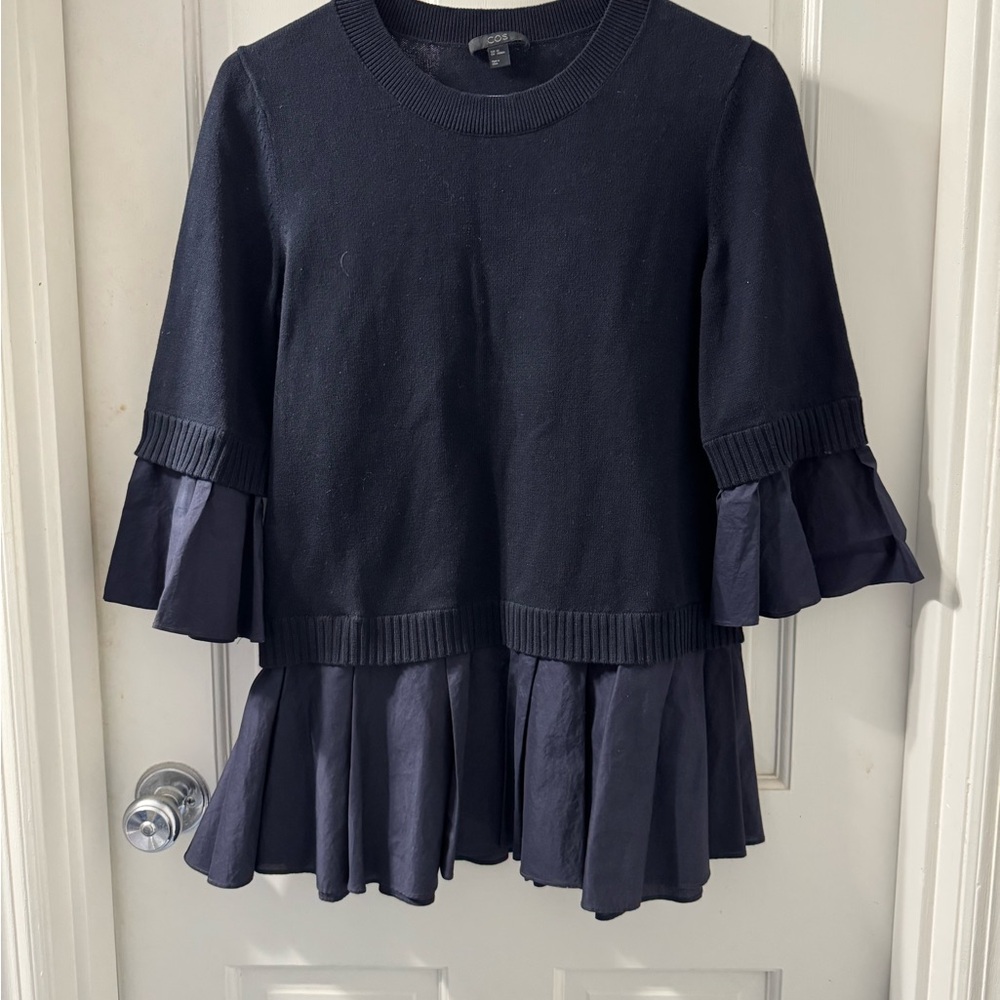 COS women’s clothing sz. XS navy sweater top